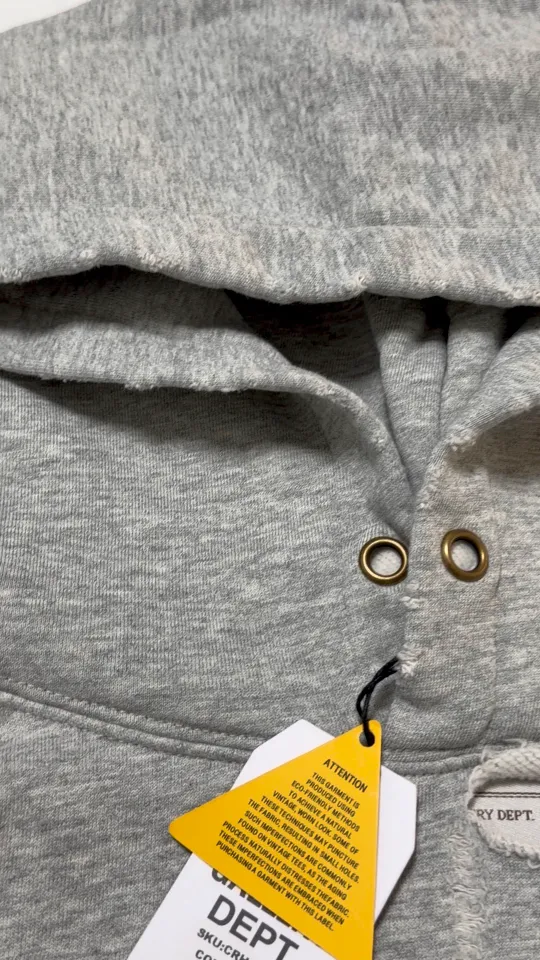 GALLERY DEPT. CHATEAU RANCH HOODIE/HEATER GRAY Horseshoe Winery Splashed Ink Destroyed Hoodie Washed Gray S-XL Assute Reactive Dyes Ready-made Horseshoe Fading Process Post-Fry Color Processing Super Heavy and Cumbersome Too Many Cuts and Hanging Wormhole Destruction Process➕Hand-Splashed Ink Very Time-consuming and Labor-intensive Correct Version Original Main Mark➕Large Main Mark➕Yellow Wash Mark The original BOXY short and wide version has not been changed at all. God-cut. Authentic level printing process. Post-washing treatment to show natural aging effect.